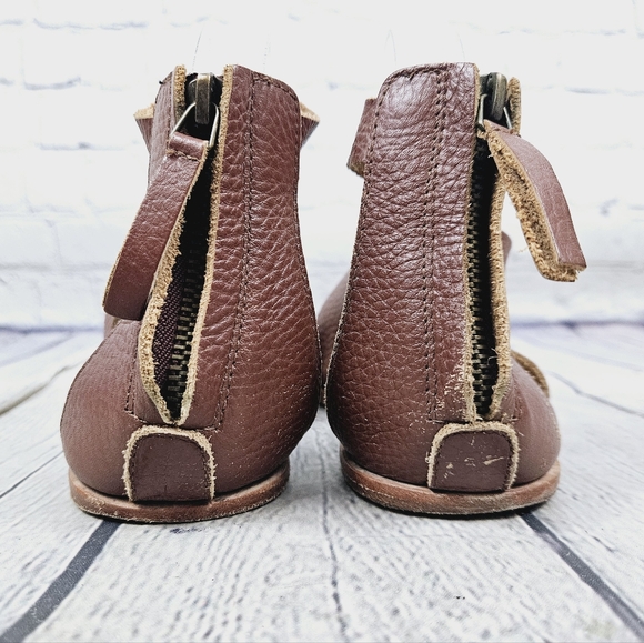 GEE WAWA ANTHROPOLOGIE | leather gladiator strappy open toe flat sandals - Picture 6 of 9